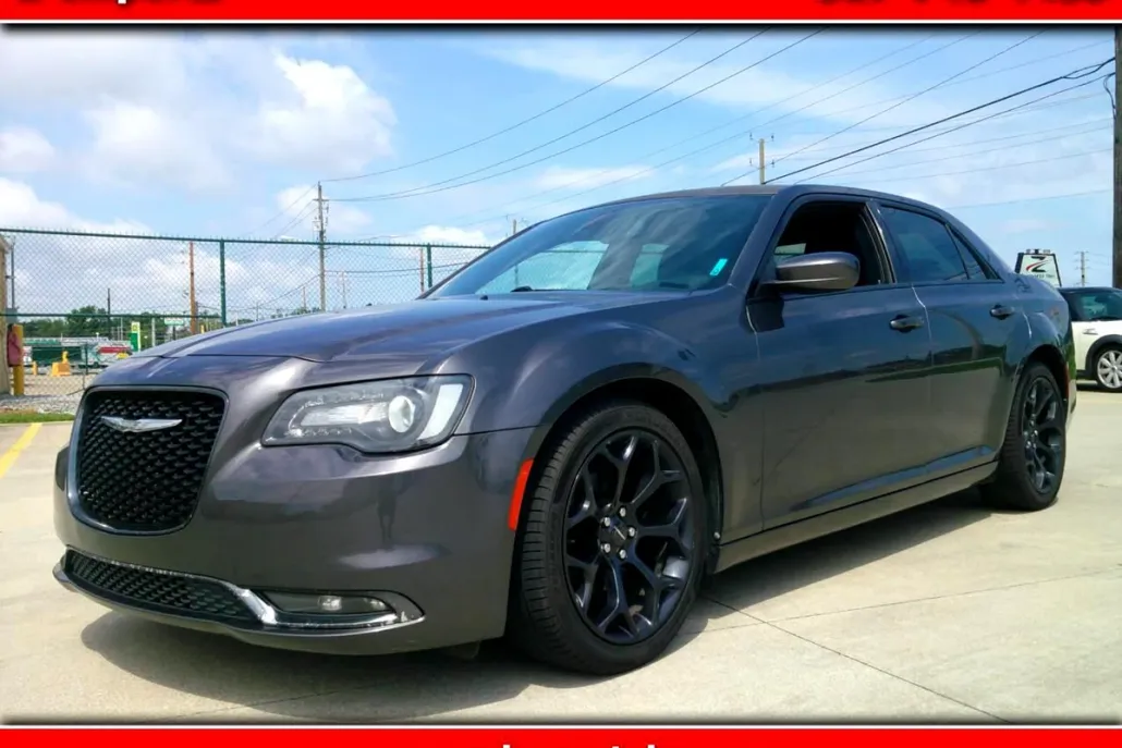 2019 Chrysler 300 S photo 1