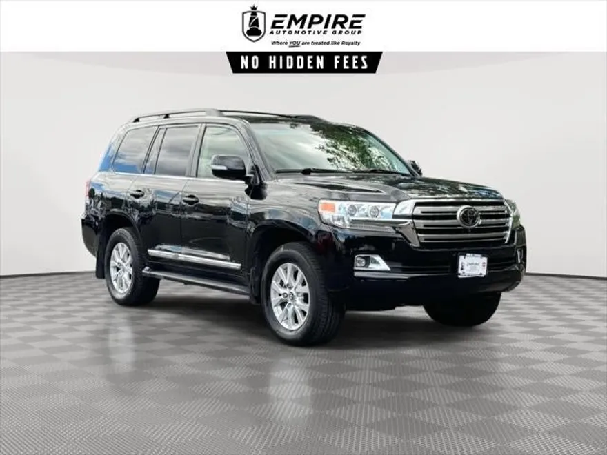 2018 Toyota Land Cruiser photo 1