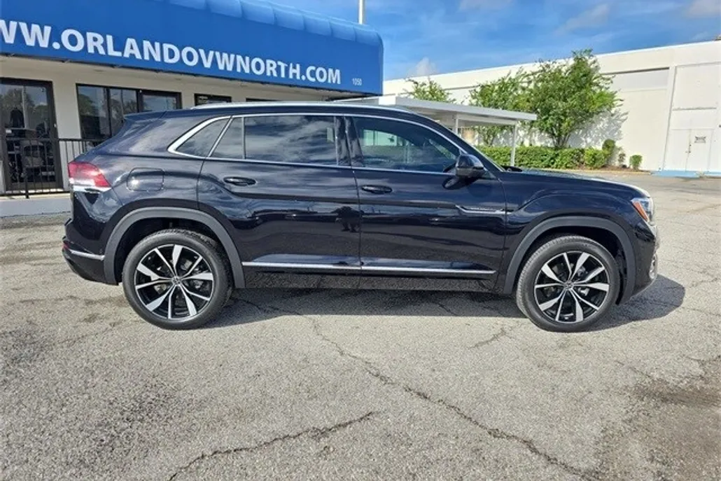2025 Volkswagen Atlas Cross Sport SEL Premium R-Line photo 1