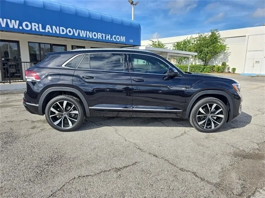 2025 Volkswagen Atlas Cross Sport SEL Premium R-Line photo 1