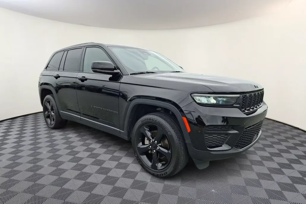 2023 Jeep Grand Cherokee Altitude photo 1