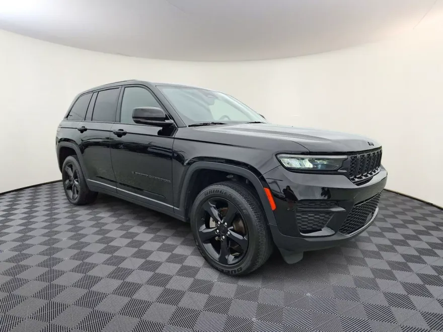2023 Jeep Grand Cherokee Altitude photo 1