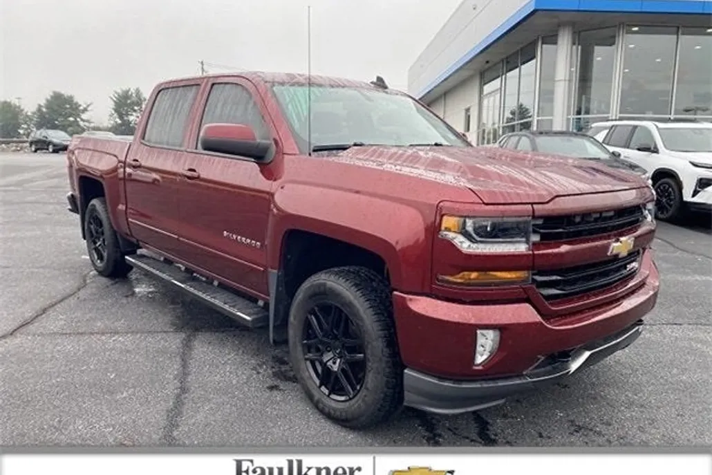2017 Chevrolet Silverado 1500 LT photo 1