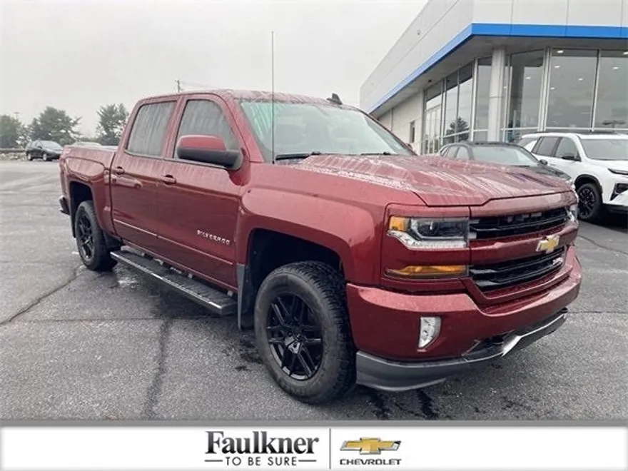 2017 Chevrolet Silverado 1500 LT photo 1