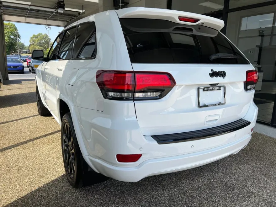 2018 Jeep Grand Cherokee Altitude photo 1