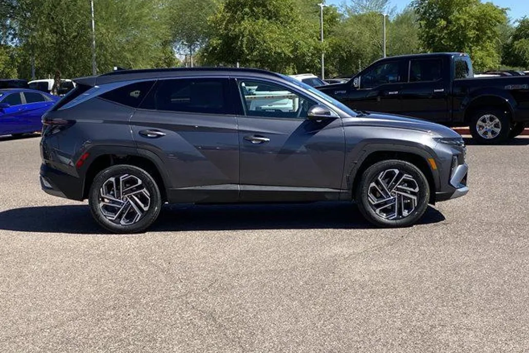 2025 Hyundai Tucson Hybrid Limited photo 1