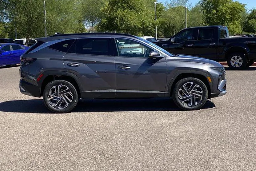 2025 Hyundai Tucson Hybrid Limited photo 1