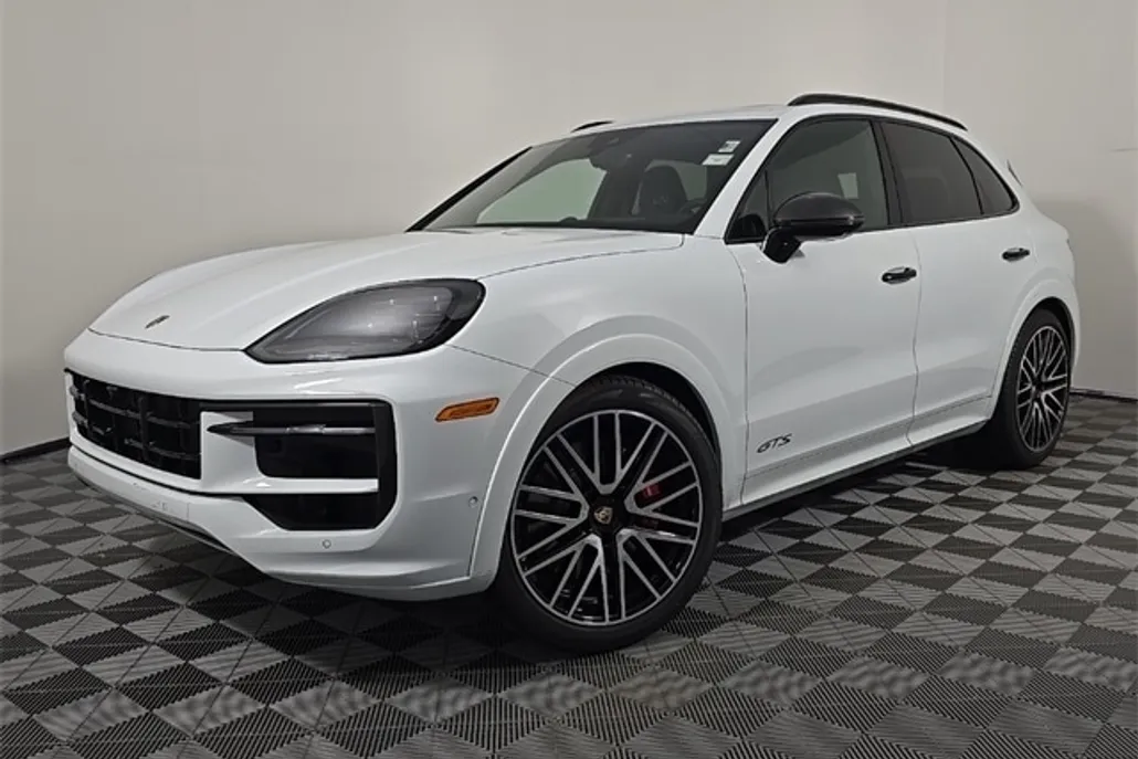 2025 Porsche Cayenne GTS photo 1