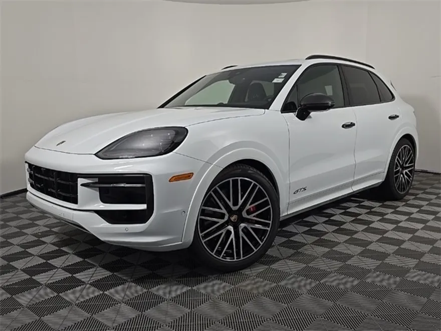 2025 Porsche Cayenne GTS photo 1