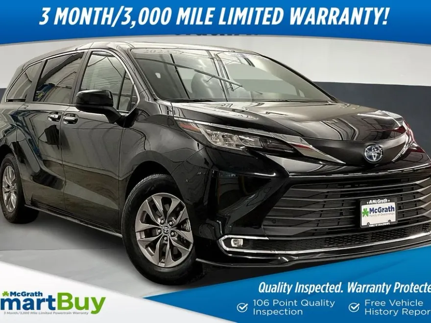 2023 Toyota Sienna XLE photo 1
