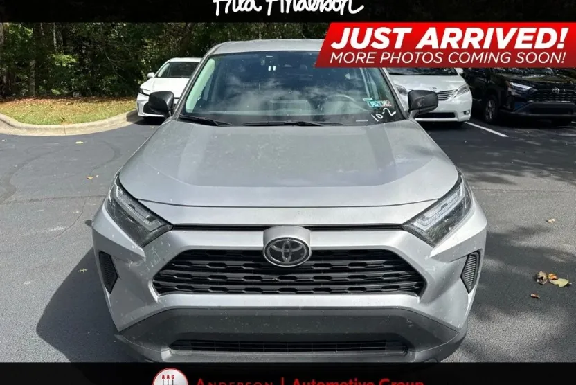 2024 Toyota RAV4 LE photo 1