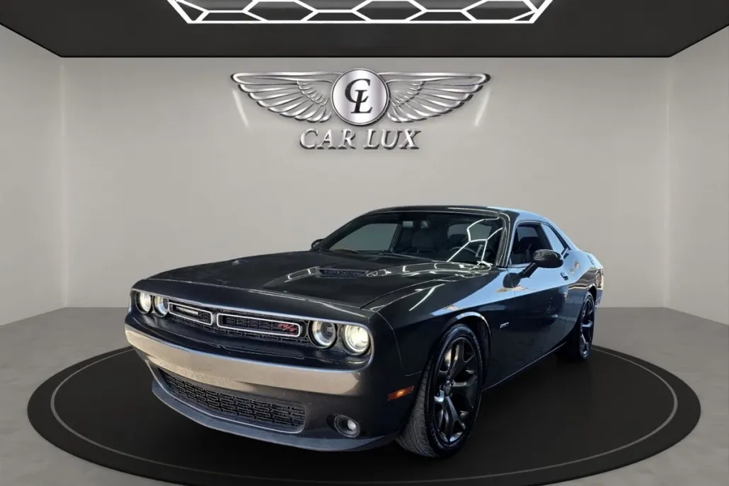 2015 Dodge Challenger R/T photo 1