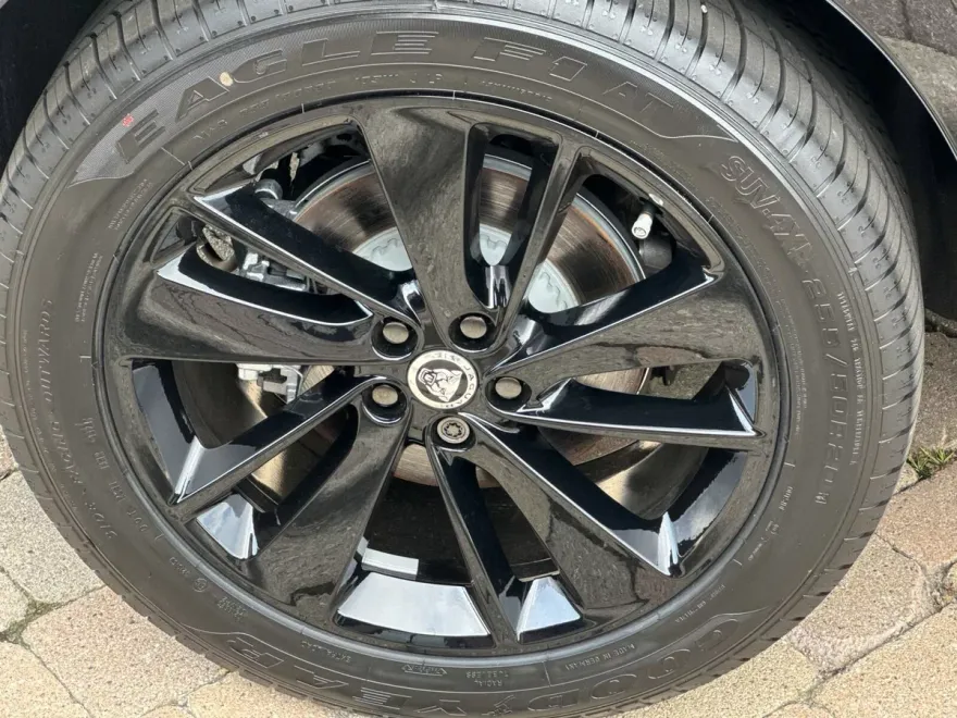2025 Jaguar F-PACE P250 R-Dynamic S photo 1