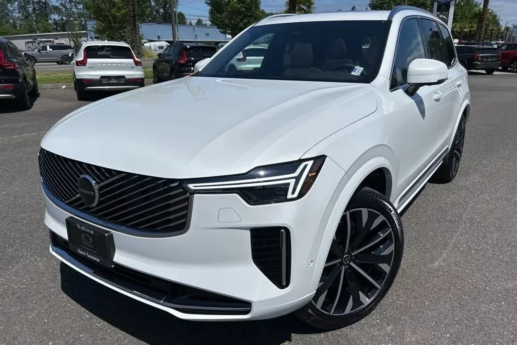 2026 Volvo XC90 Plus photo 1
