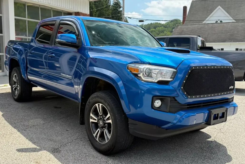 2017 Toyota Tacoma Double Cab SR photo 1