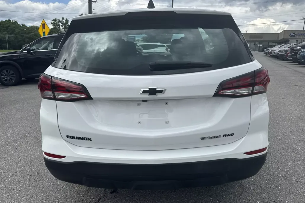 2023 Chevrolet Equinox LS photo 1