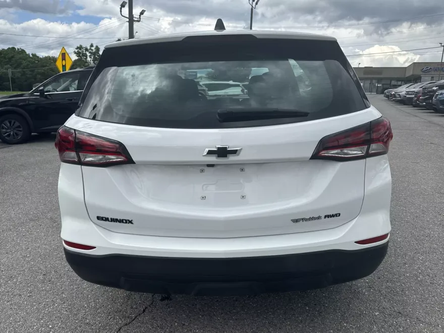 2023 Chevrolet Equinox LS photo 1