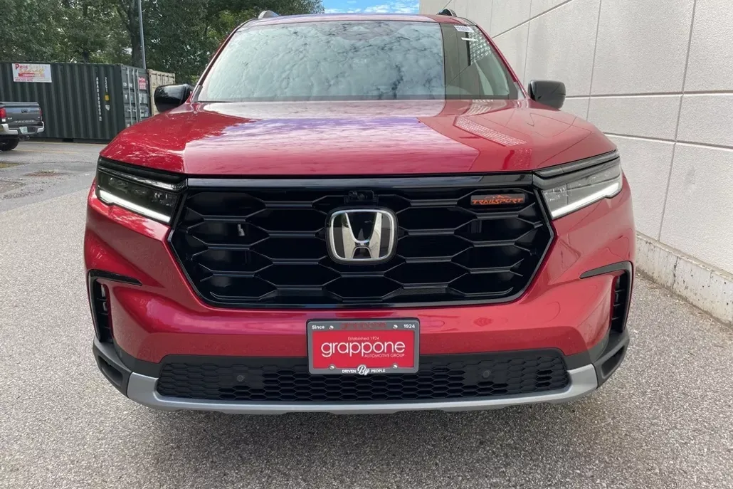 2025 Honda Pilot TrailSport photo 1