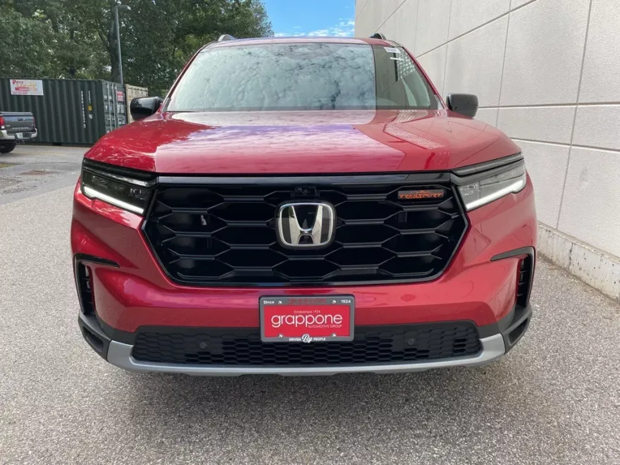 2025 Honda Pilot TrailSport photo 1