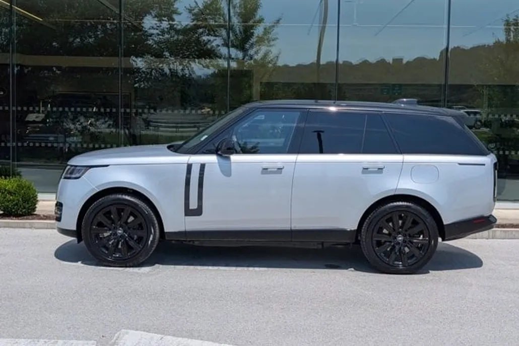 2025 Land Rover Range Rover SE photo 1