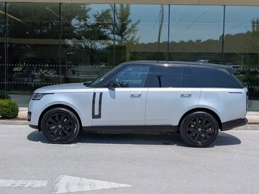 2025 Land Rover Range Rover SE photo 1