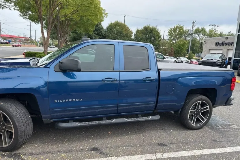 2017 Chevrolet Silverado 1500 photo 1