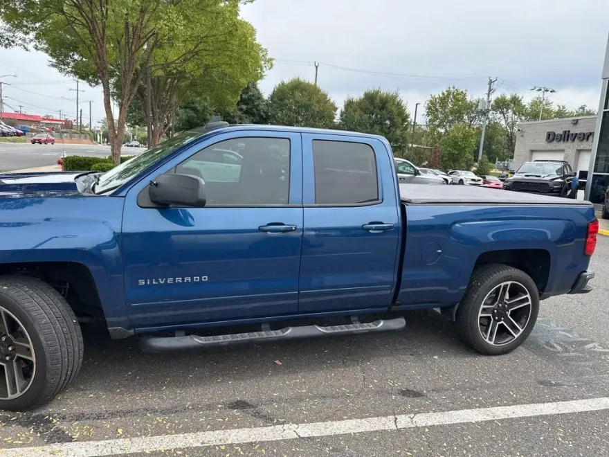 2017 Chevrolet Silverado 1500 photo 1