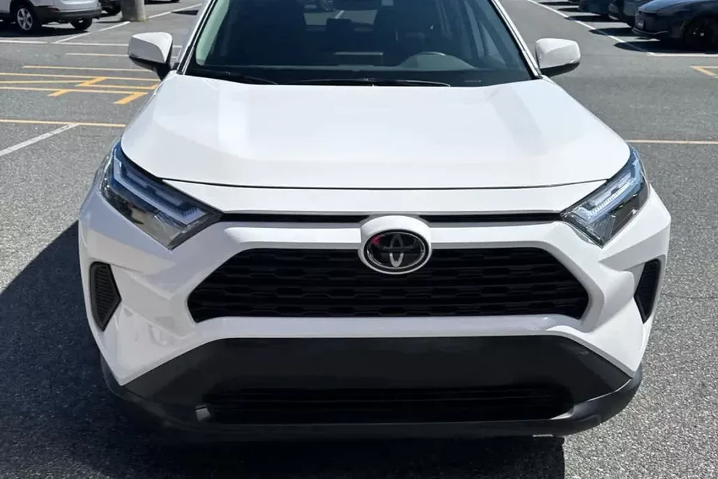 2025 Toyota RAV4 LE photo 1
