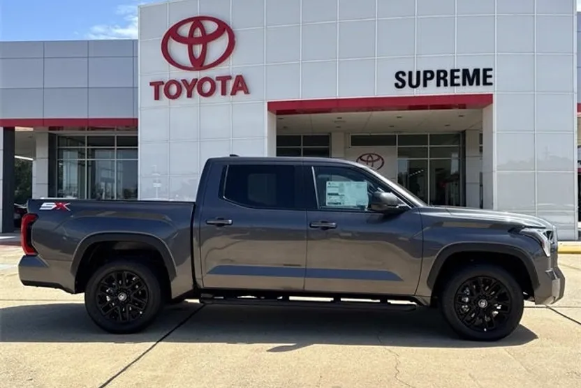 2026 Toyota Tundra SR5 CrewMax photo 1