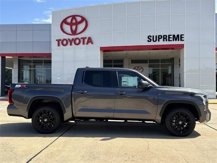 2026 Toyota Tundra SR5 CrewMax photo 1