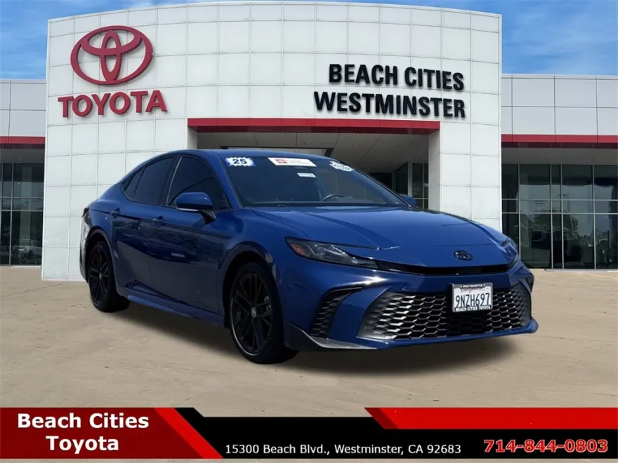 2025 Toyota Camry SE photo 1