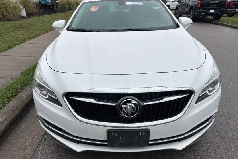 2017 Buick LaCrosse Preferred photo 1