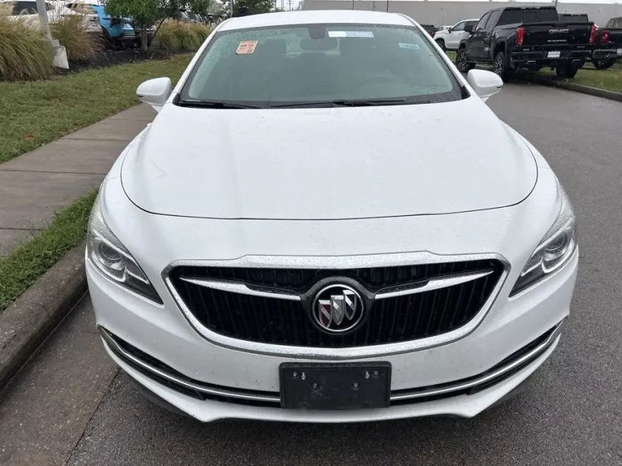 2017 Buick LaCrosse Preferred photo 1