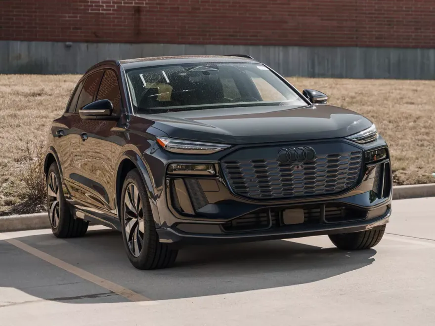 2025 Audi SQ6 photo 1