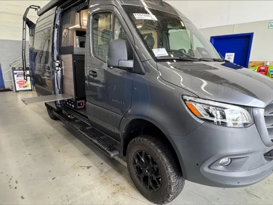 2025 Mercedes Benz Sprinter 2500 photo 1