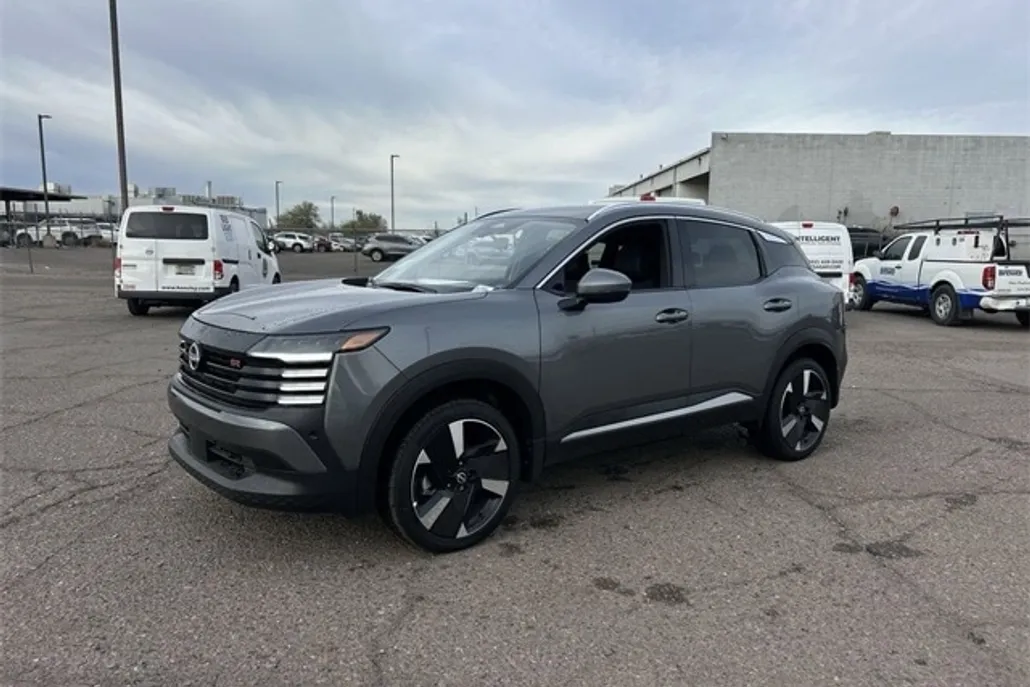 2025 Nissan Kicks SR photo 1