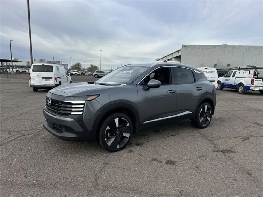 2025 Nissan Kicks SR photo 1
