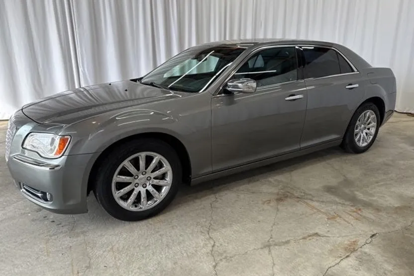 2011 Chrysler 300 C Base photo 1