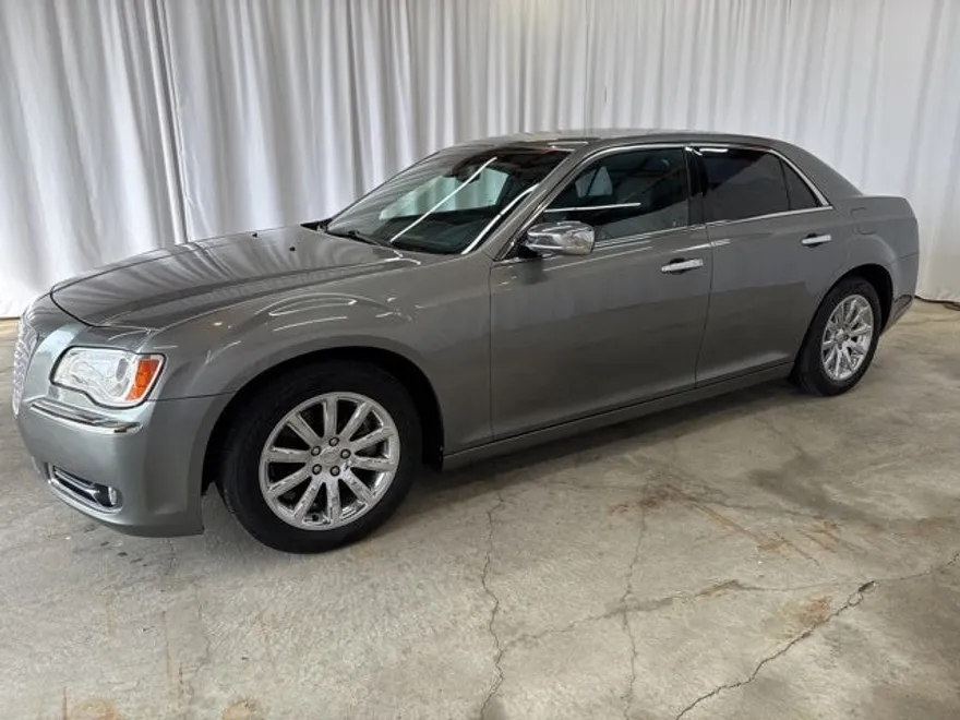 2011 Chrysler 300 C Base photo 1