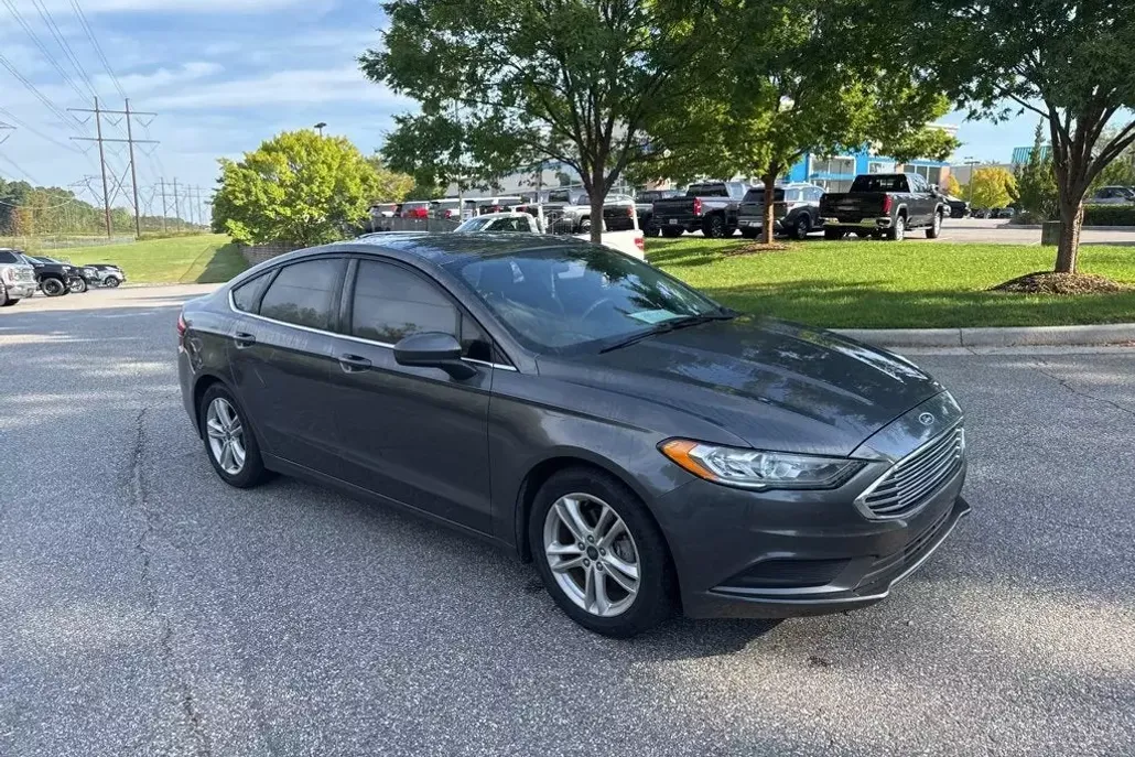 2018 Ford Fusion SE photo 1