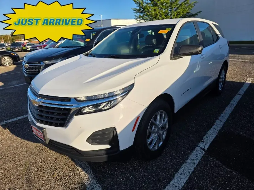 2022 Chevrolet Equinox LS photo 1