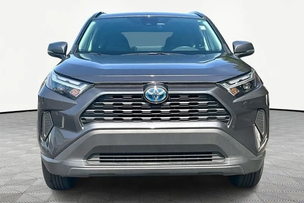 2024 Toyota RAV4 Hybrid XLE photo 1