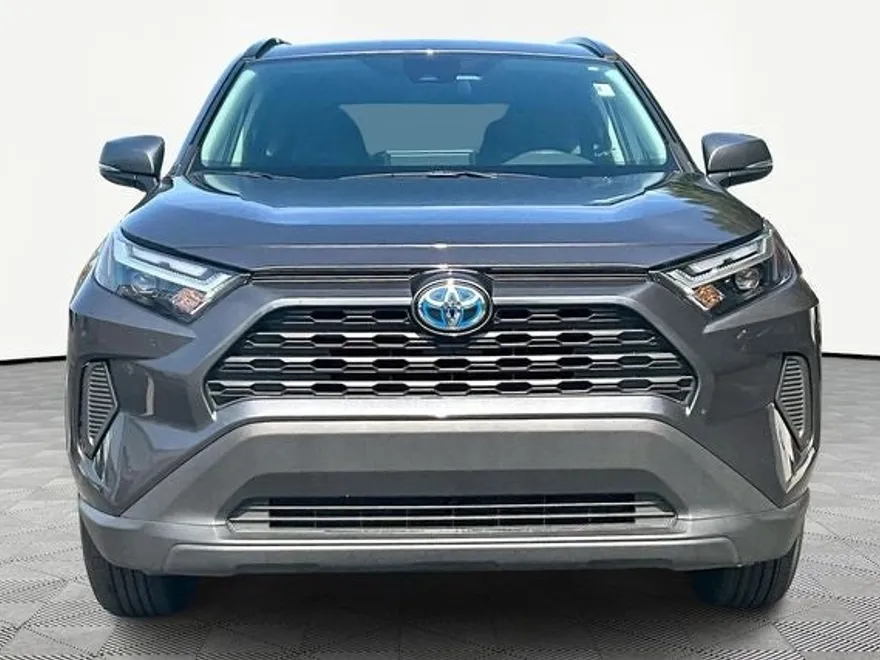 2024 Toyota RAV4 Hybrid XLE photo 1