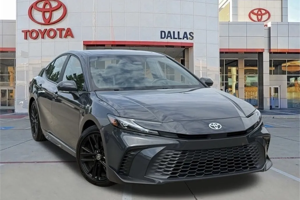 2025 Toyota Camry SE photo 1