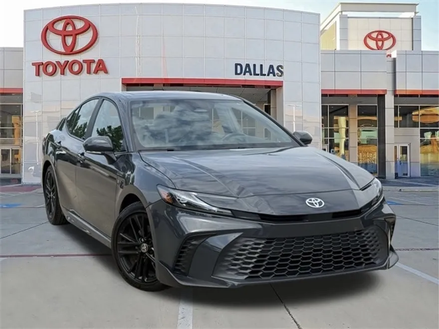2025 Toyota Camry SE photo 1