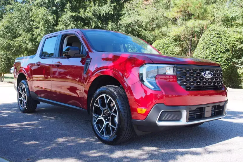 2025 Ford Maverick Lariat photo 1