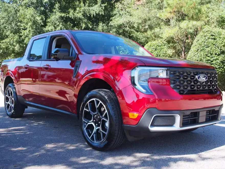 2025 Ford Maverick Lariat photo 1