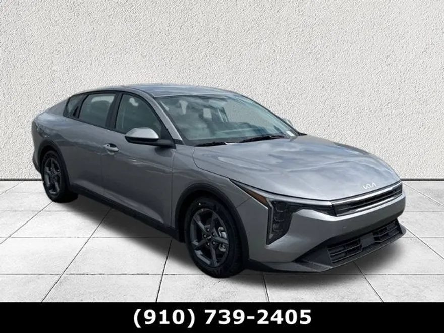 2025 Kia K4 LXS photo 1