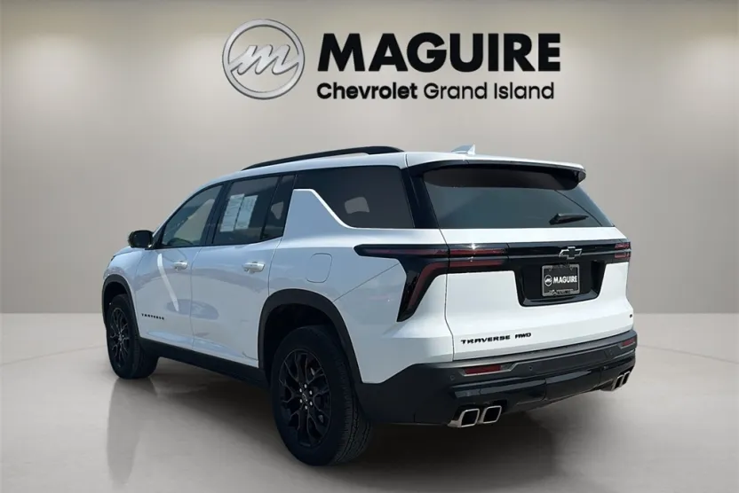 2024 Chevrolet Traverse photo 1