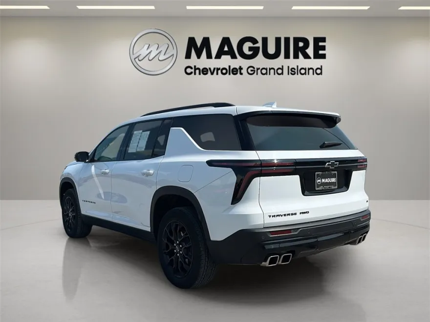 2024 Chevrolet Traverse photo 1